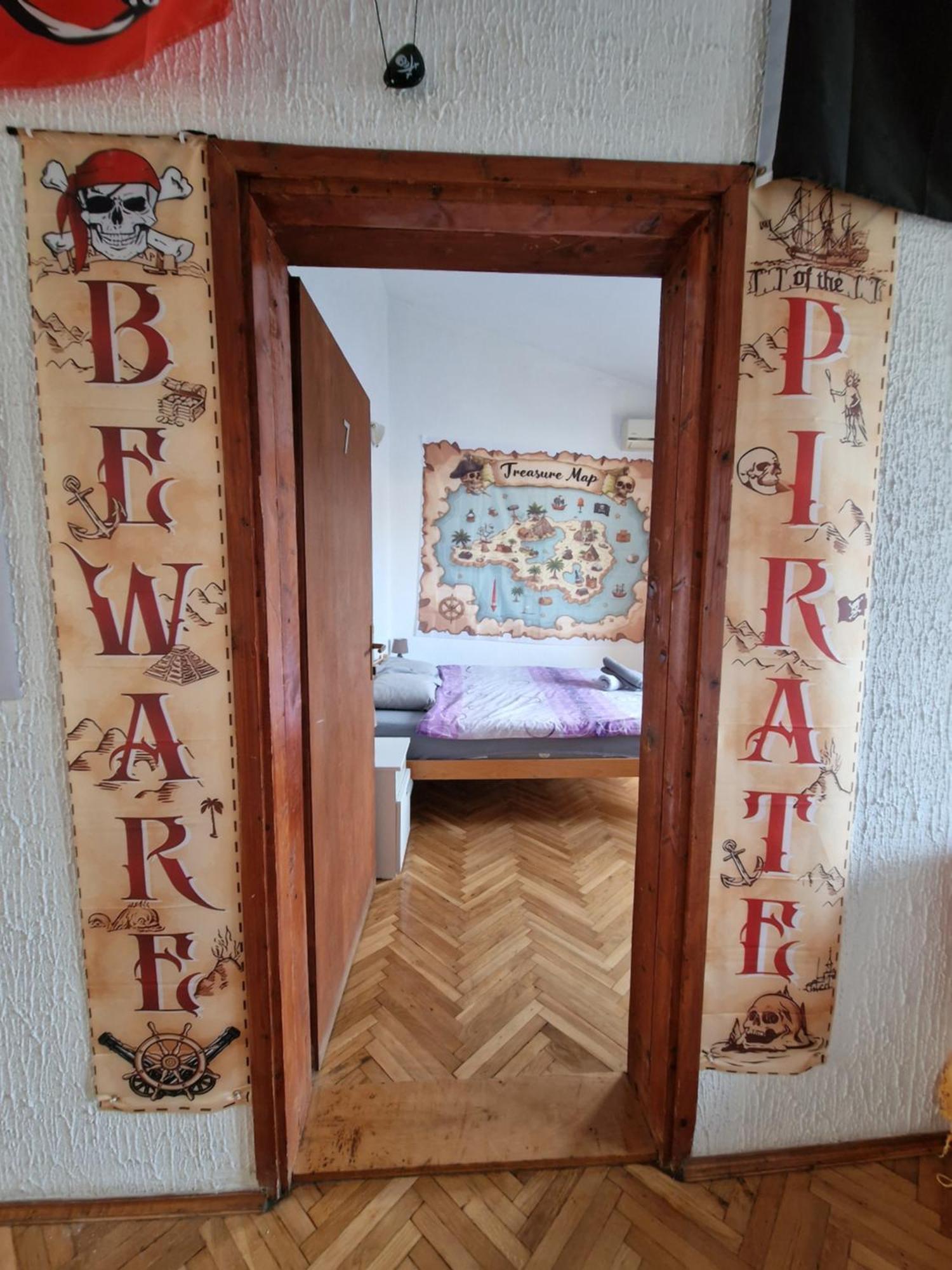 Pirate Backpackers Ulcinj Exterior foto
