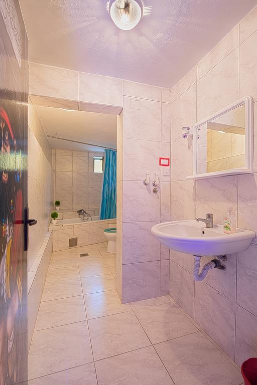 Pirate Backpackers Ulcinj Exterior foto